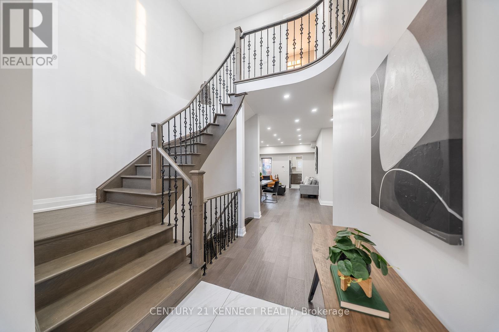656 Kaiser Drive, Mississauga, Ontario  L5W 1T6 - Photo 6 - W12464074