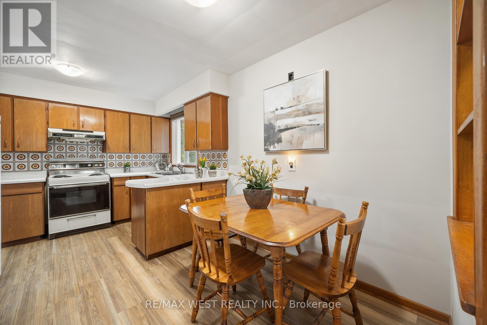 47 Gibson Avenue, Toronto, Ontario  M9V 2S5 - Photo 10 - W12464088