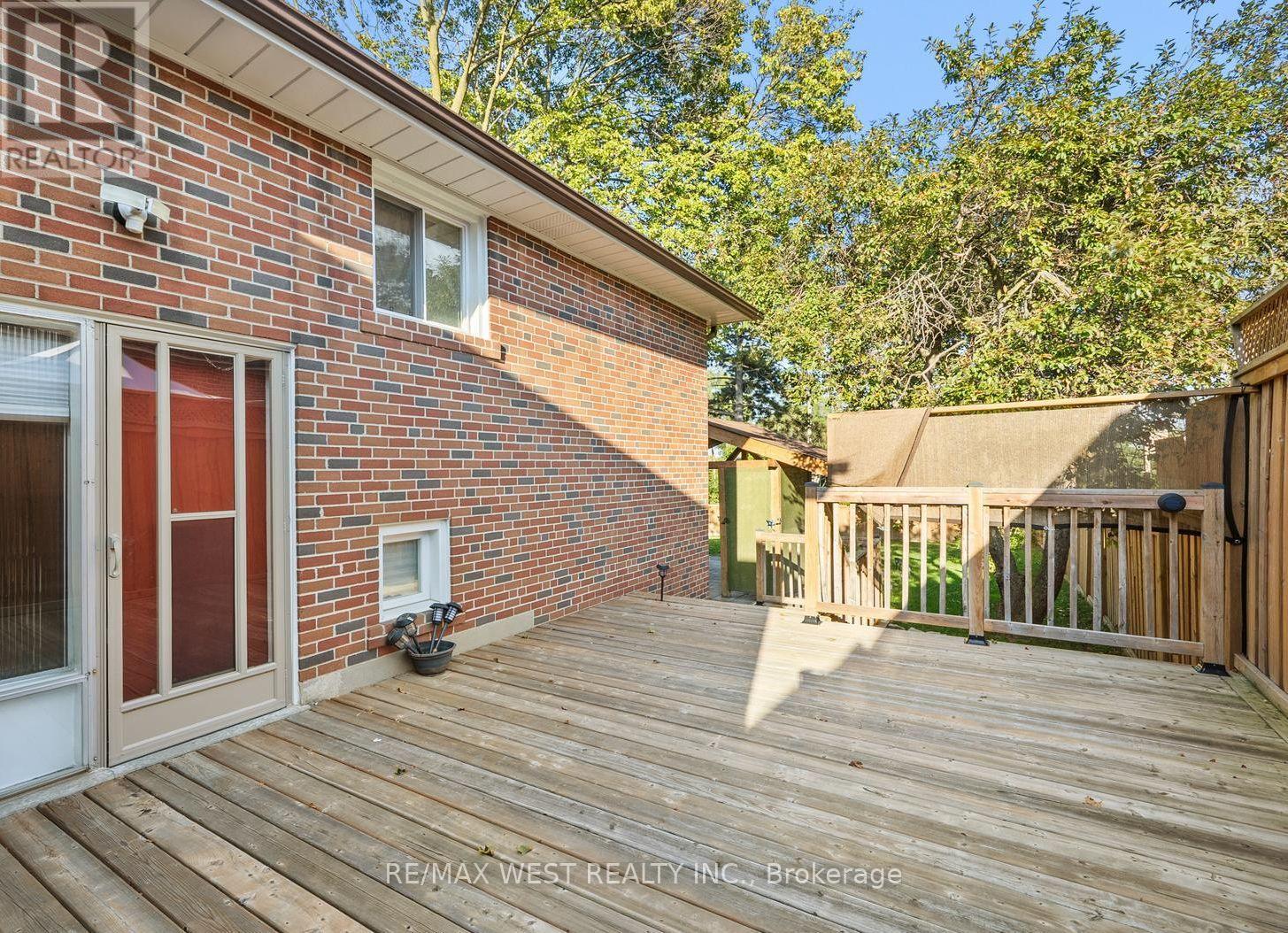 47 Gibson Avenue, Toronto, Ontario  M9V 2S5 - Photo 13 - W12464088