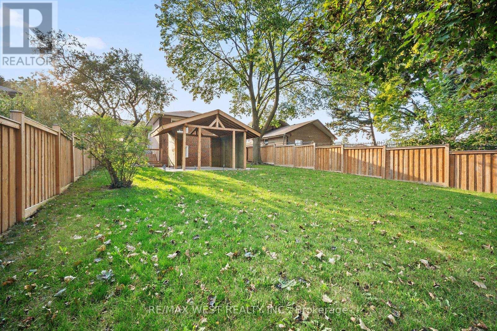 47 Gibson Avenue, Toronto, Ontario  M9V 2S5 - Photo 17 - W12464088