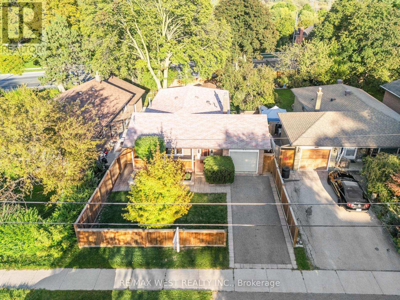 47 Gibson Avenue, Toronto, Ontario  M9V 2S5 - Photo 2 - W12464088