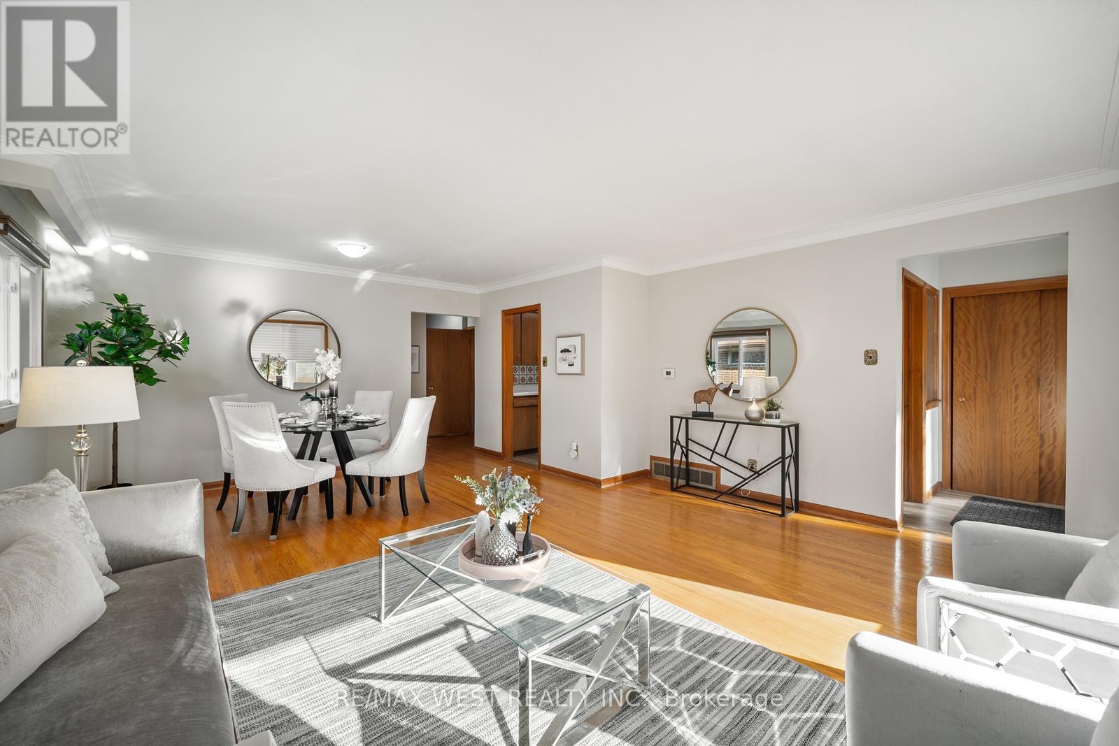 47 Gibson Avenue, Toronto, Ontario  M9V 2S5 - Photo 6 - W12464088