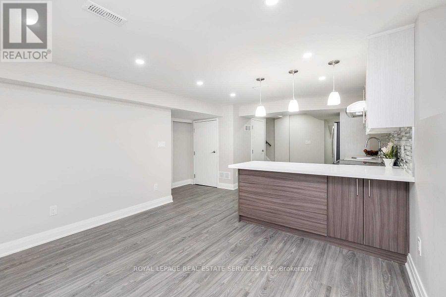 Upper - 3269 Respond Road, Mississauga, Ontario  L5M 7X5 - Photo 17 - W12464090