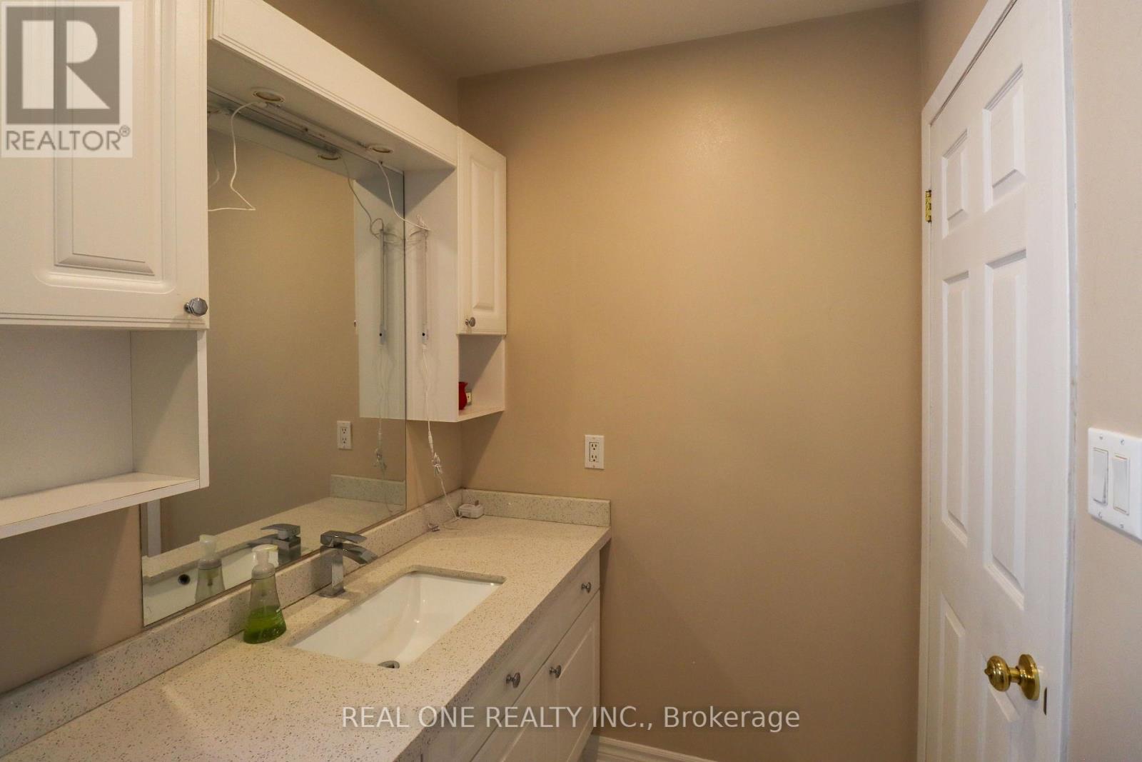 4139 Quaker Hill Drive, Mississauga, Ontario  L5C 3M2 - Photo 25 - W12464091