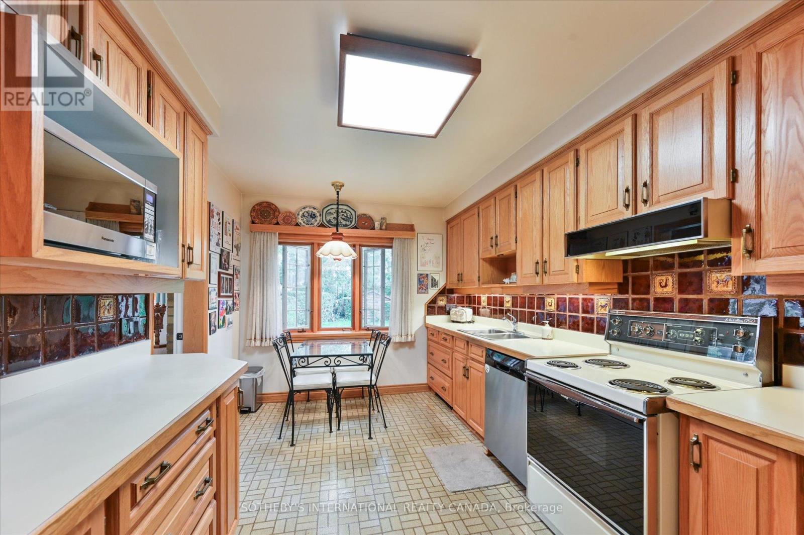 78 Humberview Road, Toronto, Ontario  M6S 1W8 - Photo 13 - W12464095