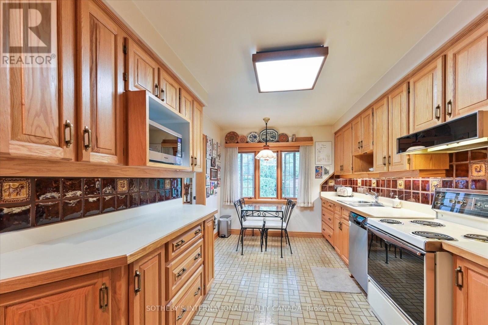 78 Humberview Road, Toronto, Ontario  M6S 1W8 - Photo 14 - W12464095