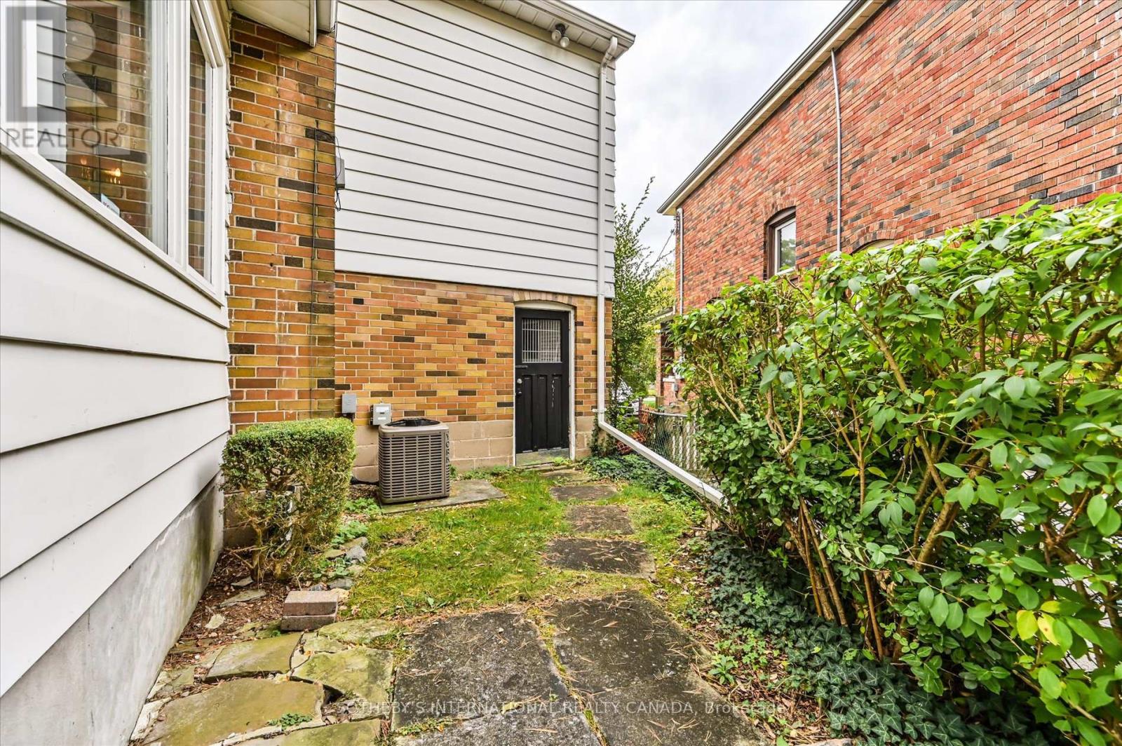 78 Humberview Road, Toronto, Ontario  M6S 1W8 - Photo 32 - W12464095