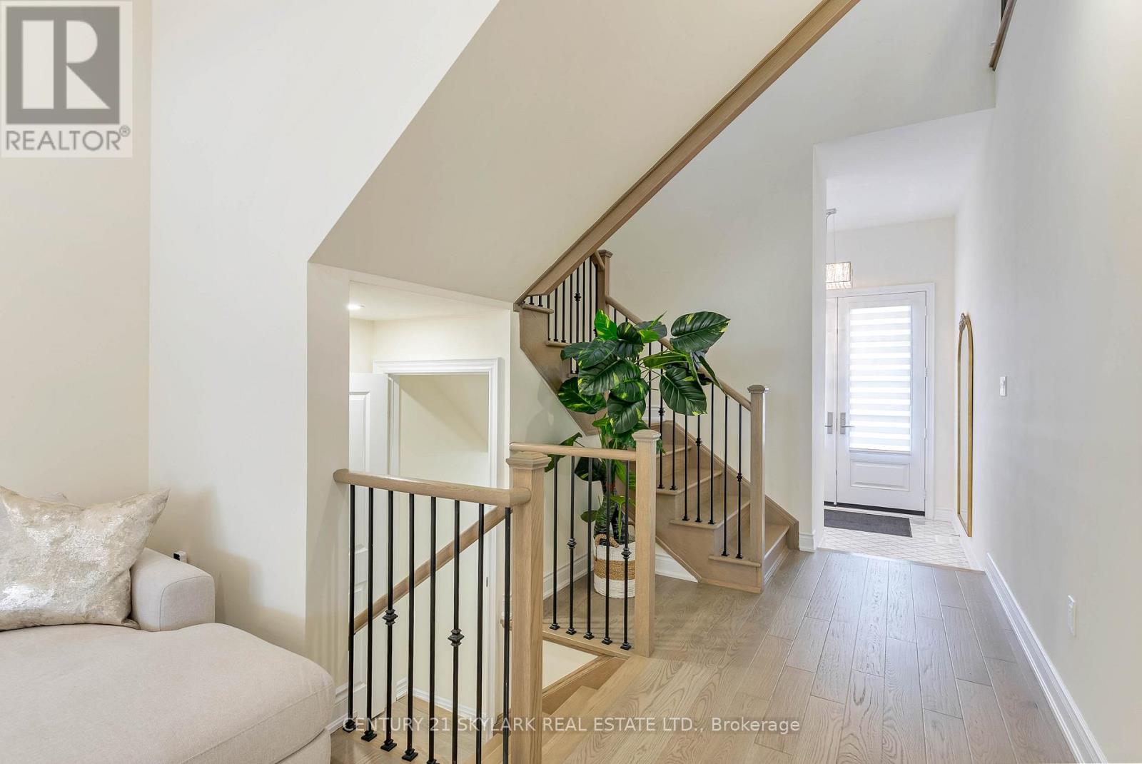 2404 Edward Leaver Trail, Oakville, Ontario  L6M 5M2 - Photo 10 - W12464103