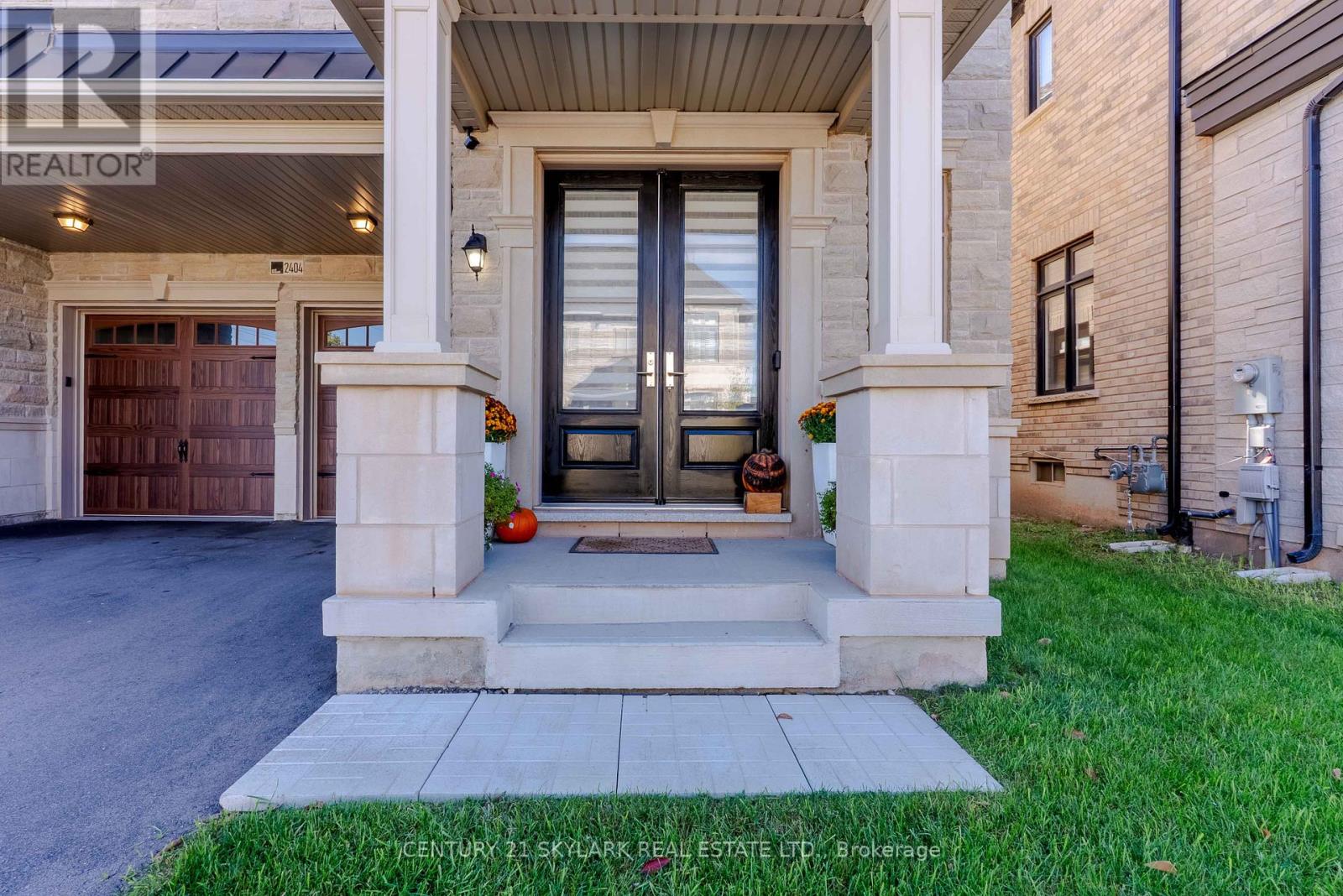 2404 Edward Leaver Trail, Oakville, Ontario  L6M 5M2 - Photo 4 - W12464103