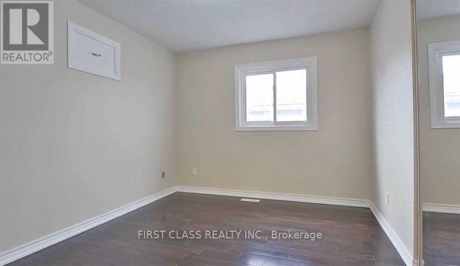 659 Thamesford Terrace, Mississauga, Ontario  L5R 2B8 - Photo 10 - W12464105