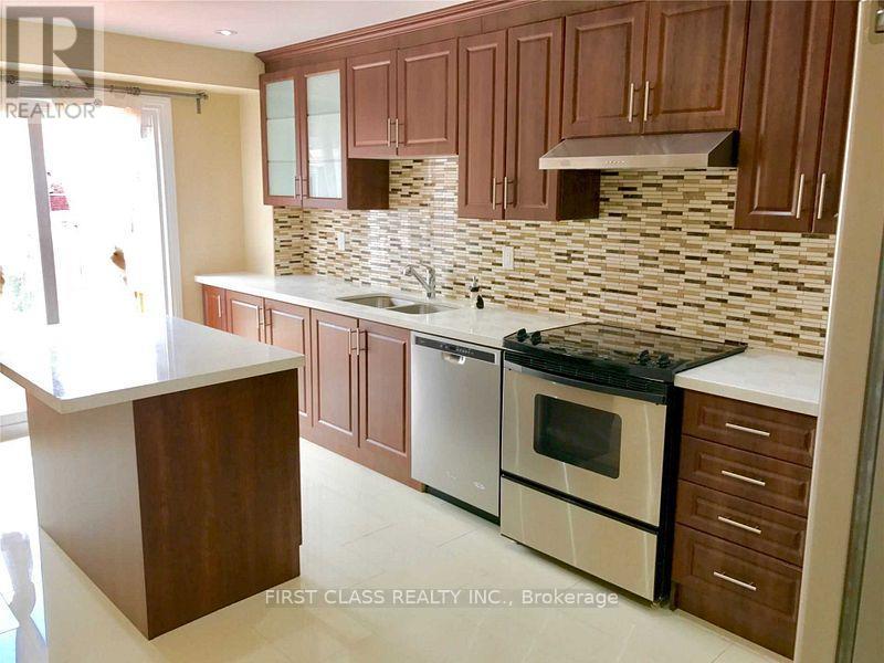 659 Thamesford Terrace, Mississauga, Ontario  L5R 2B8 - Photo 5 - W12464105
