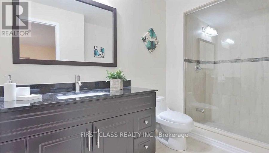 659 Thamesford Terrace, Mississauga, Ontario  L5R 2B8 - Photo 9 - W12464105