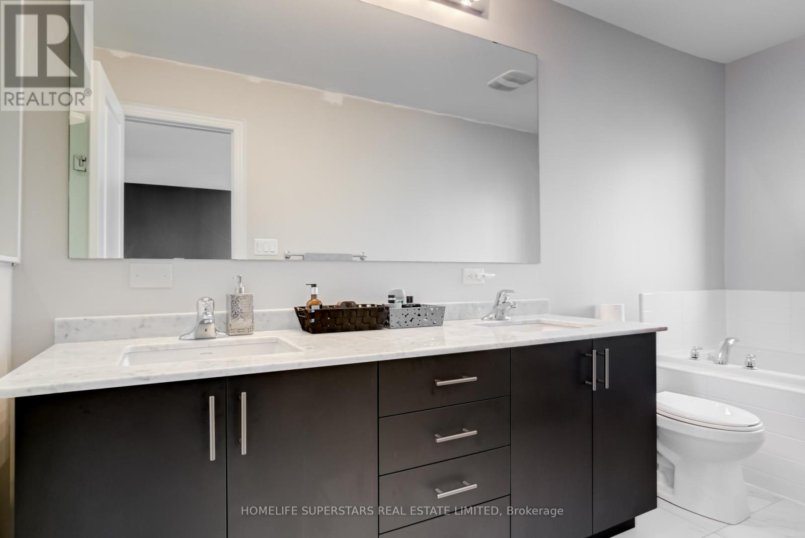 29 Pony Farm Drive, Toronto, Ontario  M9R 0B3 - Photo 13 - W12464118