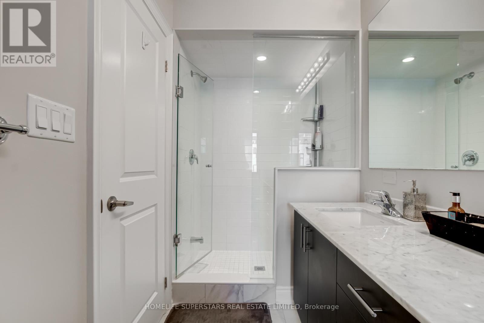29 Pony Farm Drive, Toronto, Ontario  M9R 0B3 - Photo 14 - W12464118