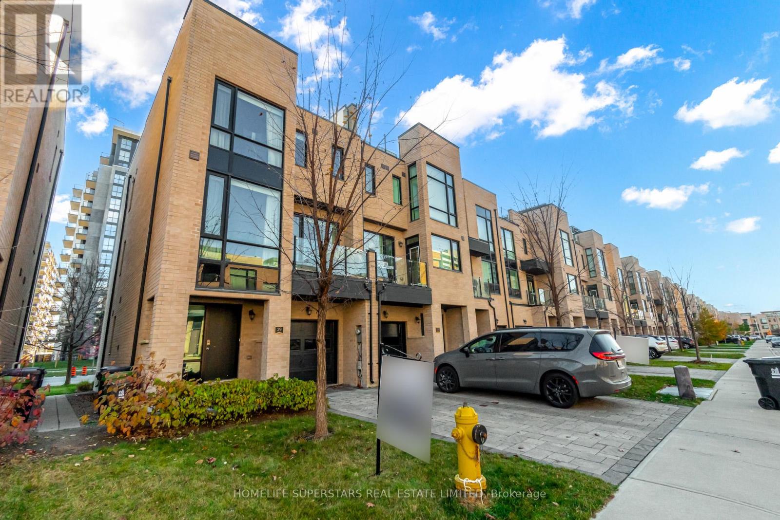 29 Pony Farm Drive, Toronto, Ontario  M9R 0B3 - Photo 2 - W12464118