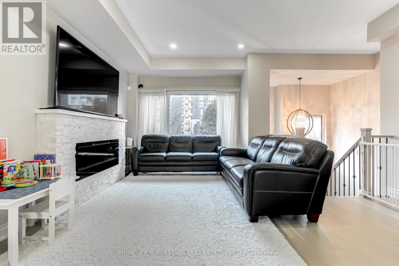 29 Pony Farm Drive, Toronto, Ontario  M9R 0B3 - Photo 5 - W12464118