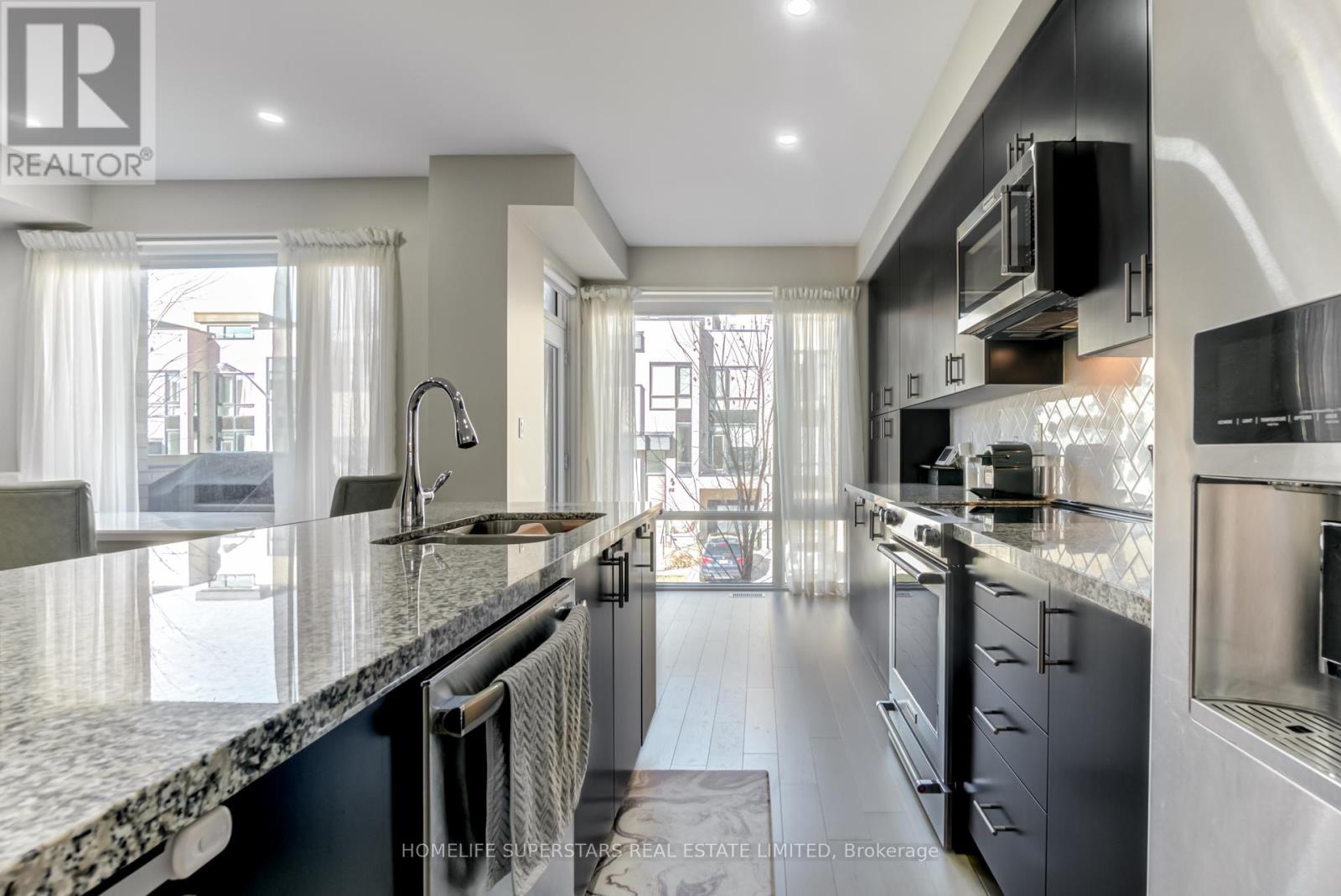 29 Pony Farm Drive, Toronto, Ontario  M9R 0B3 - Photo 8 - W12464118