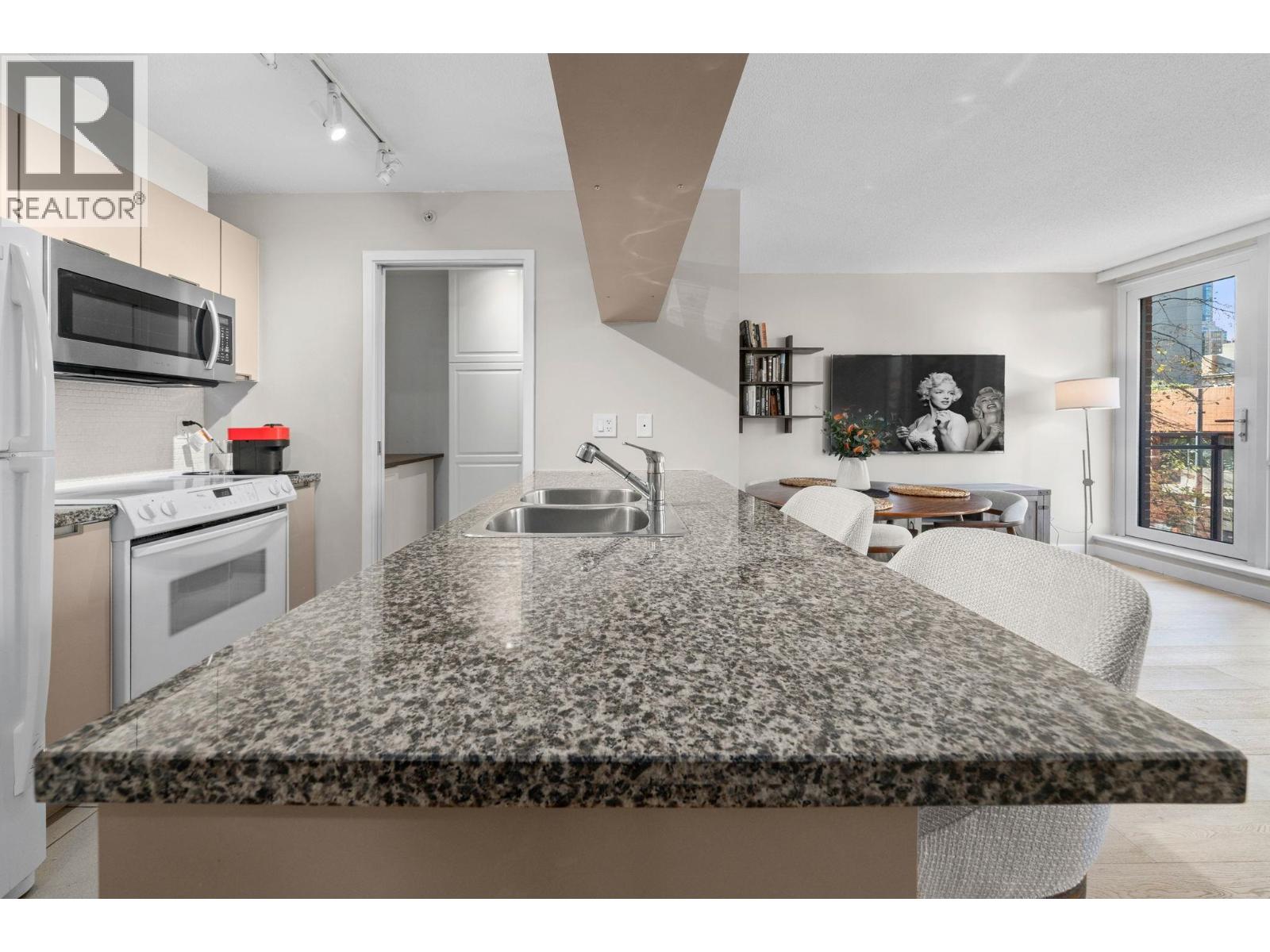 305 1082 Seymour Street, Vancouver, British Columbia  V6B 1X9 - Photo 13 - R3058850