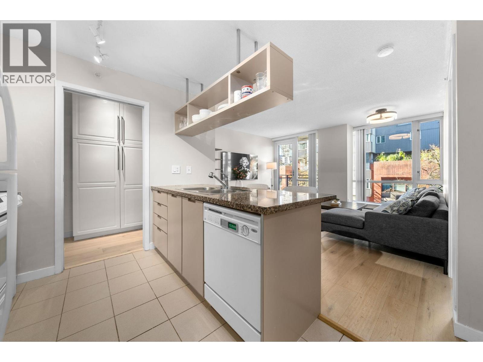 305 1082 Seymour Street, Vancouver, British Columbia  V6B 1X9 - Photo 15 - R3058850