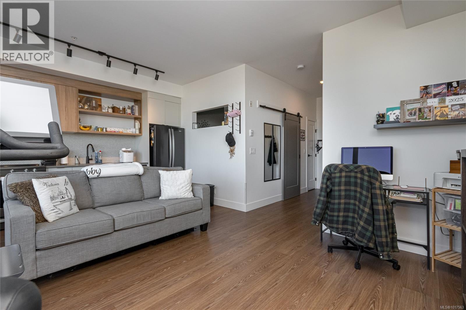 316 515 Chatham St, Victoria, British Columbia V8T 0C8 - Photo 6 - 1017563