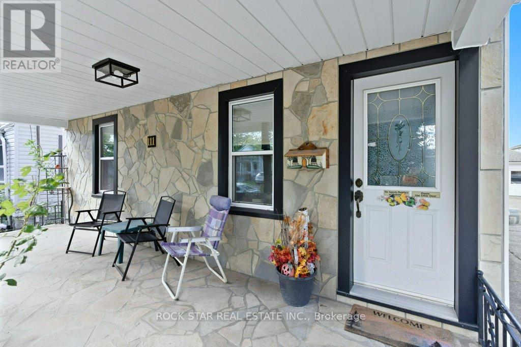 111 Mcalpine Avenue S, Welland, Ontario  L3B 1T7 - Photo 2 - X12464110