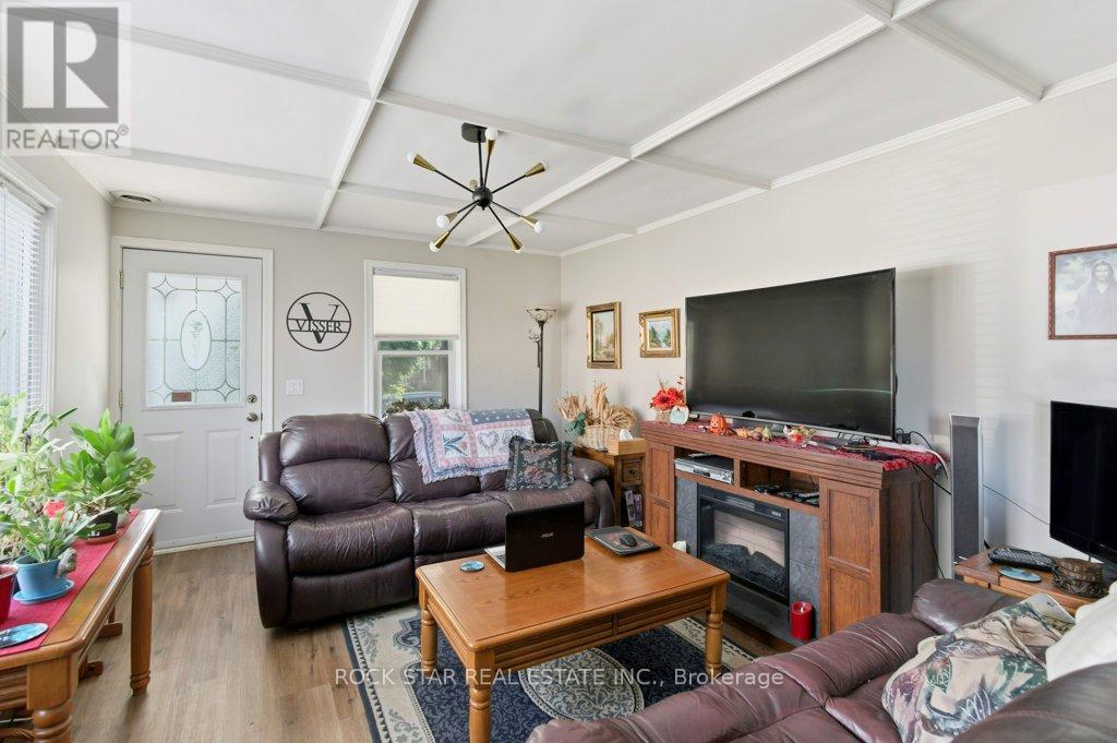 111 Mcalpine Avenue S, Welland, Ontario  L3B 1T7 - Photo 8 - X12464110