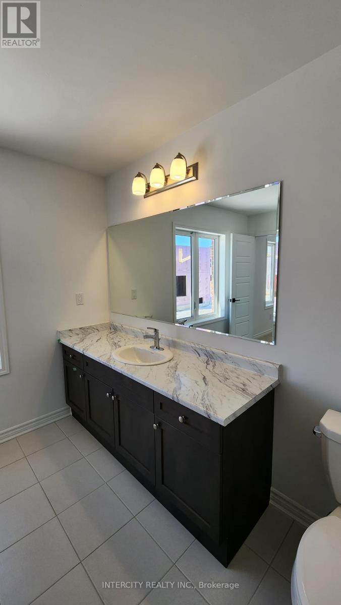 181 Forestwalk Street, Kitchener, Ontario  N2E 3Y2 - Photo 11 - X12464141