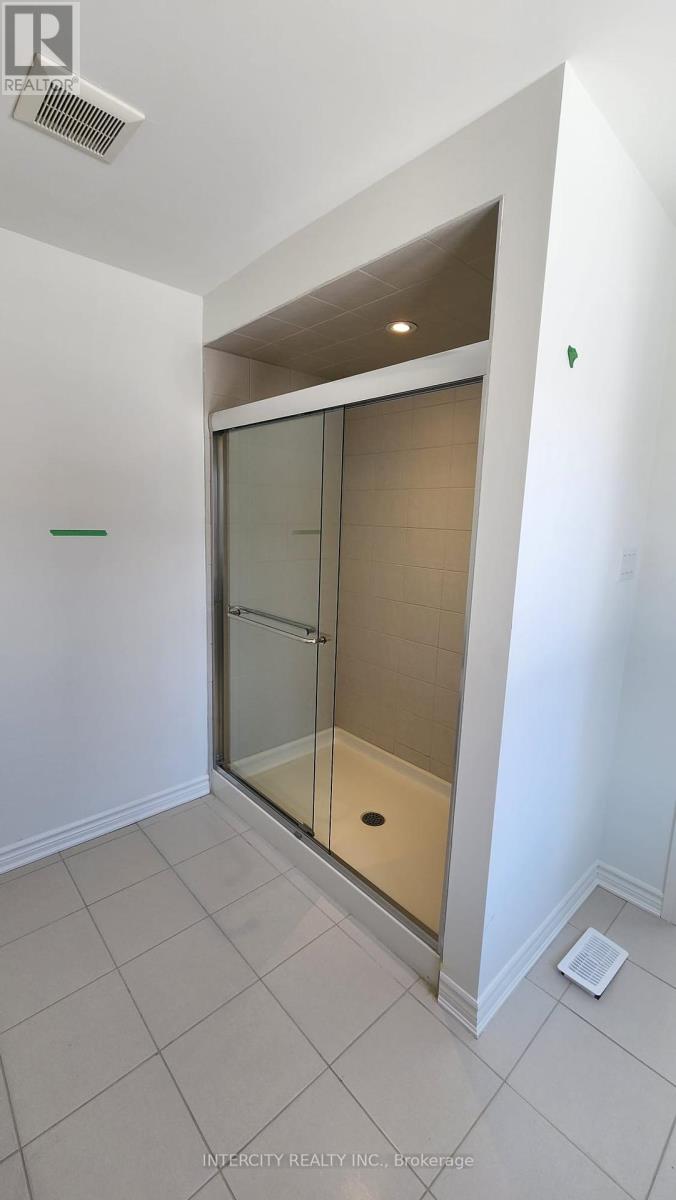 181 Forestwalk Street, Kitchener, Ontario  N2E 3Y2 - Photo 12 - X12464141