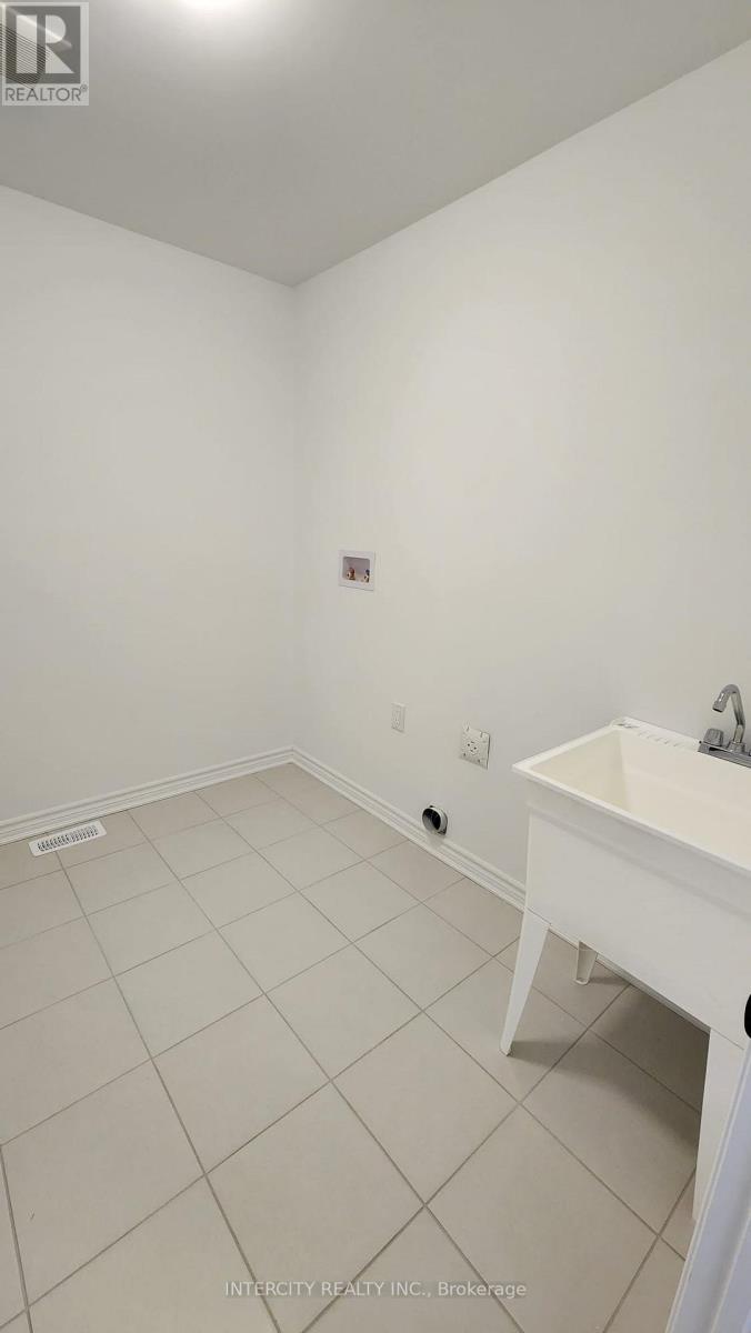 181 Forestwalk Street, Kitchener, Ontario  N2E 3Y2 - Photo 15 - X12464141