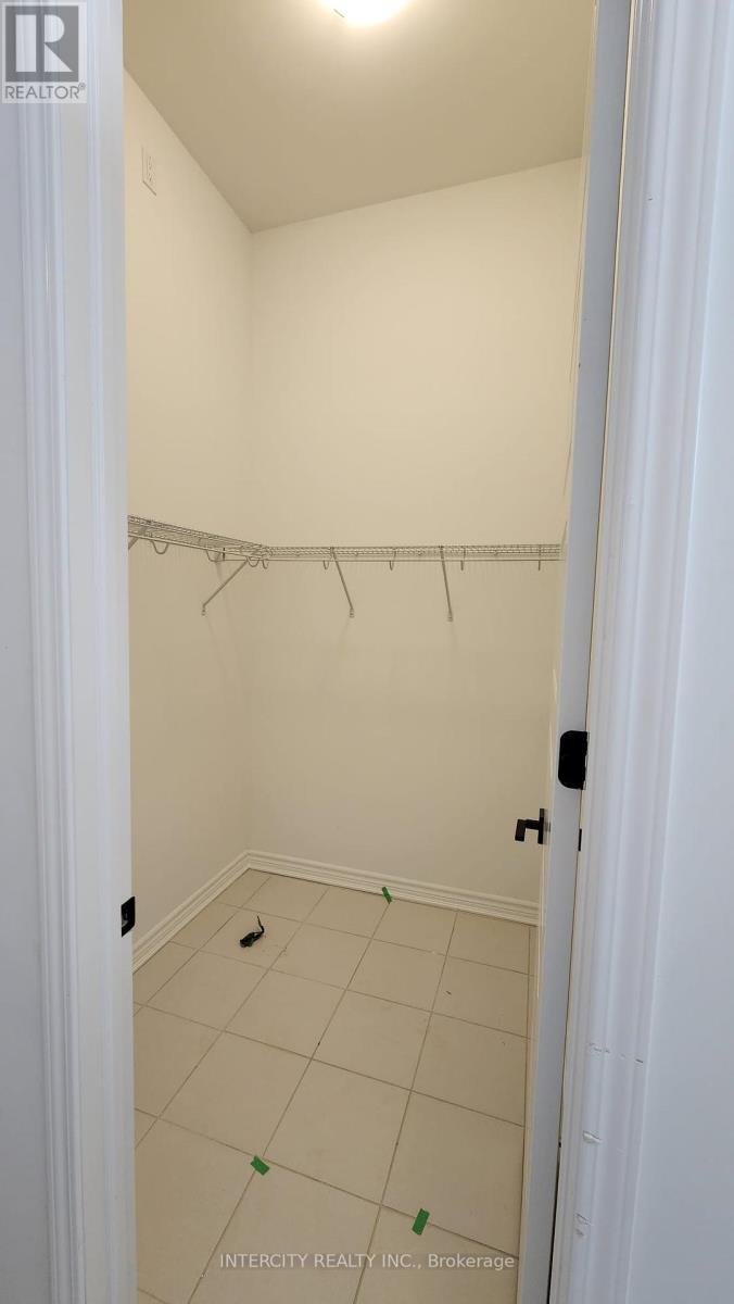 181 Forestwalk Street, Kitchener, Ontario  N2E 3Y2 - Photo 6 - X12464141