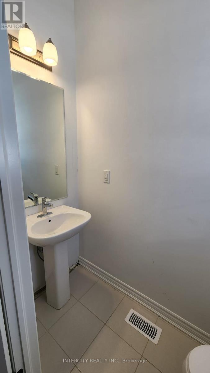 181 Forestwalk Street, Kitchener, Ontario  N2E 3Y2 - Photo 9 - X12464141