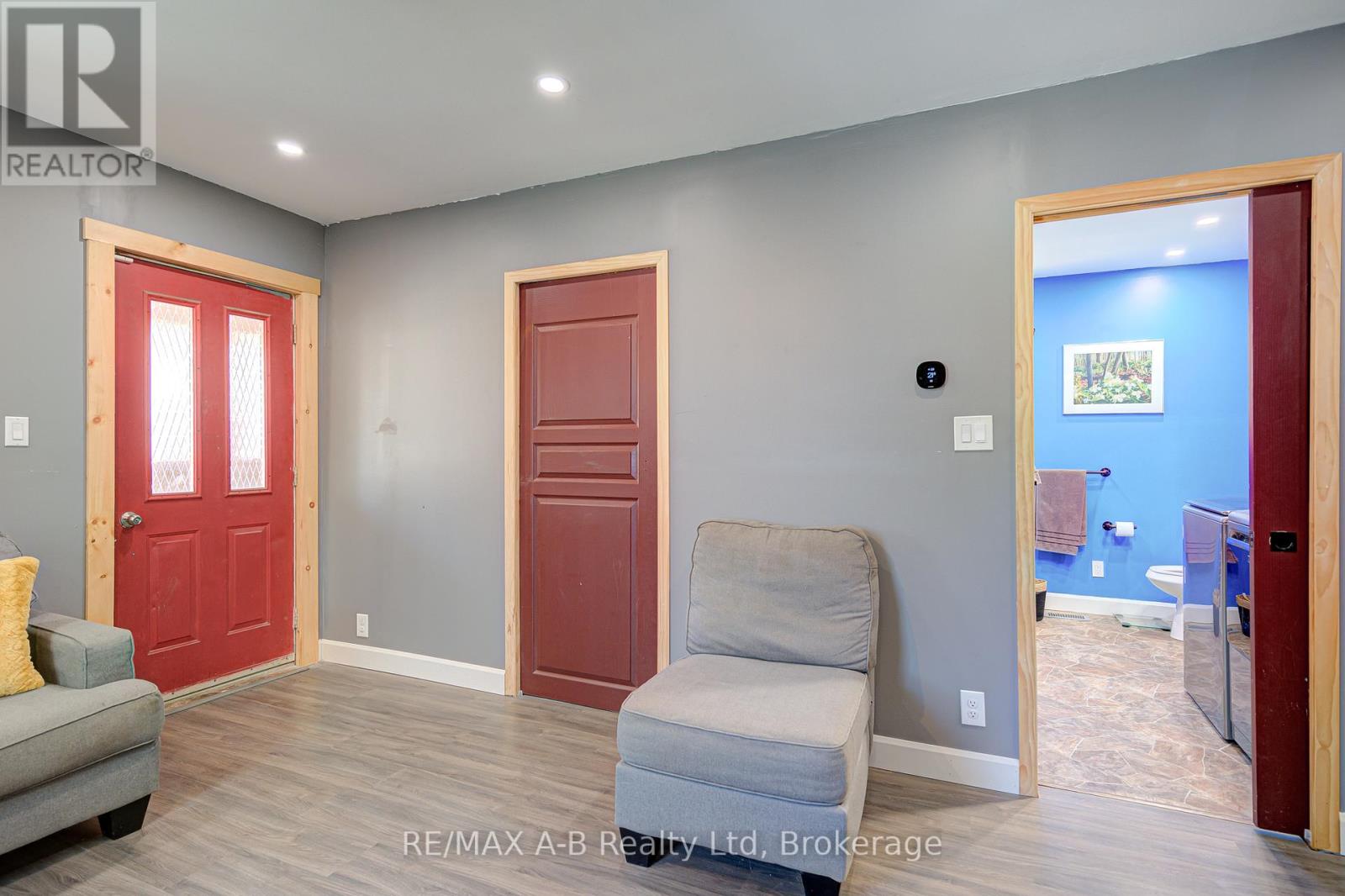 27 Brant Street, Stratford, Ontario  N5A 3X1 - Photo 11 - X12436157