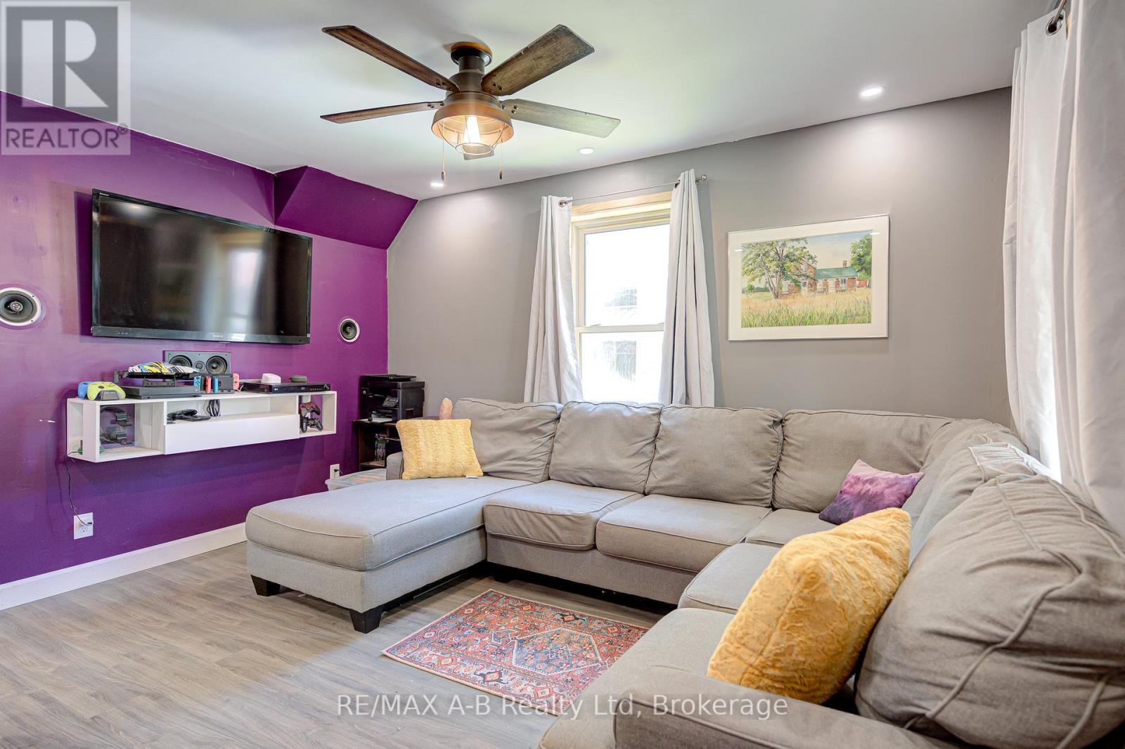 27 Brant Street, Stratford, Ontario  N5A 3X1 - Photo 12 - X12436157