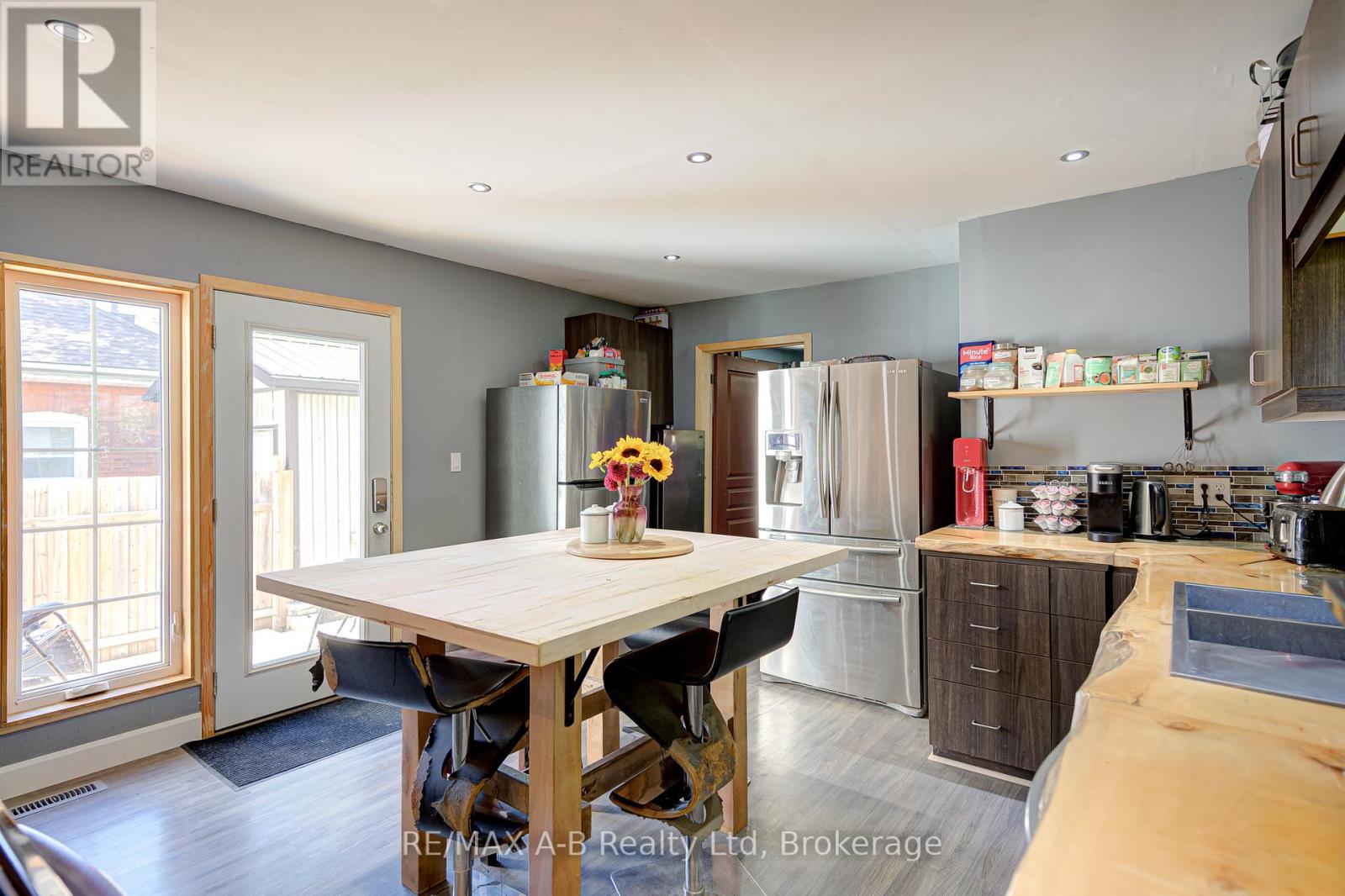 27 Brant Street, Stratford, Ontario  N5A 3X1 - Photo 15 - X12436157