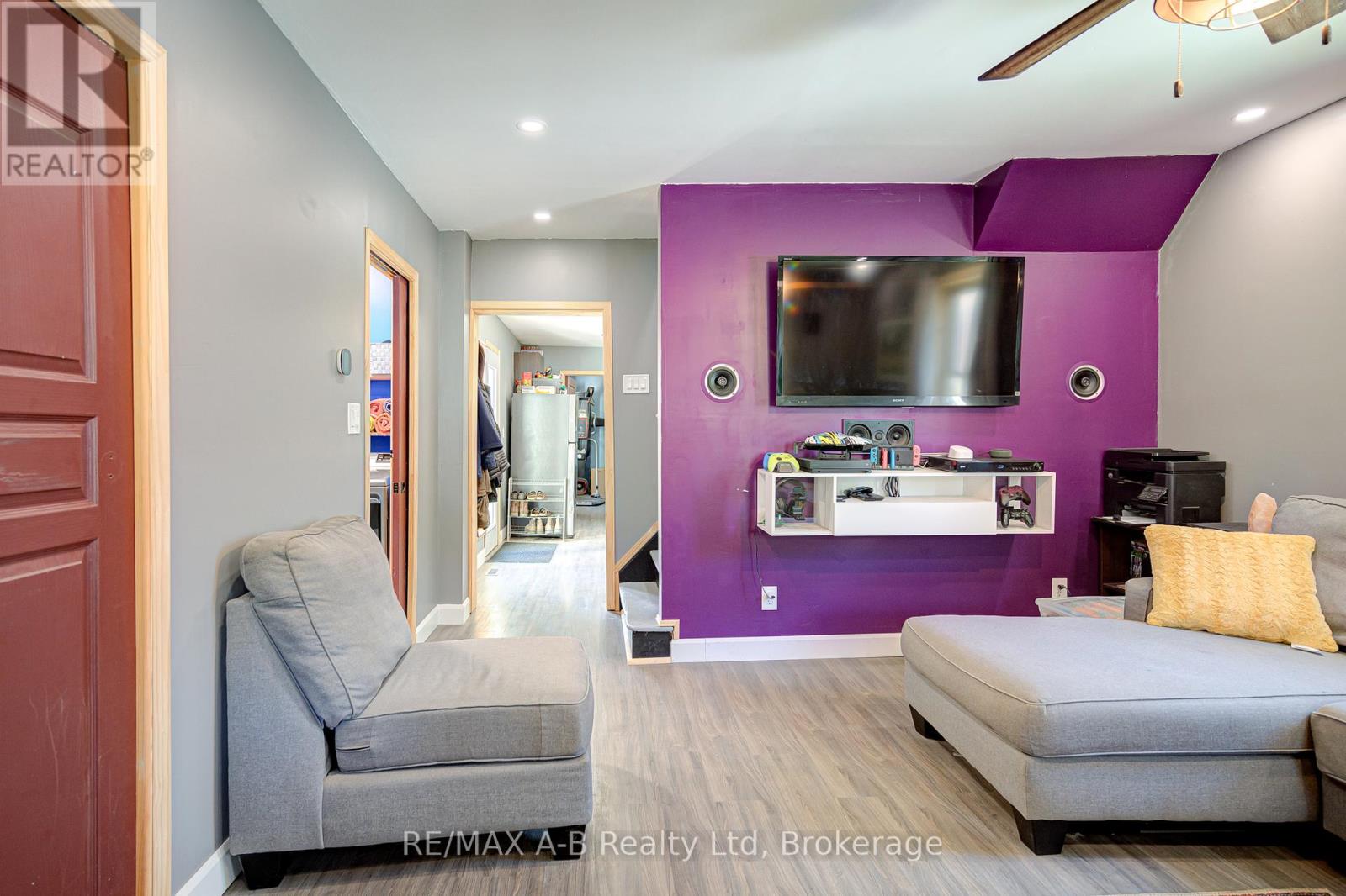 27 Brant Street, Stratford, Ontario  N5A 3X1 - Photo 13 - X12436157