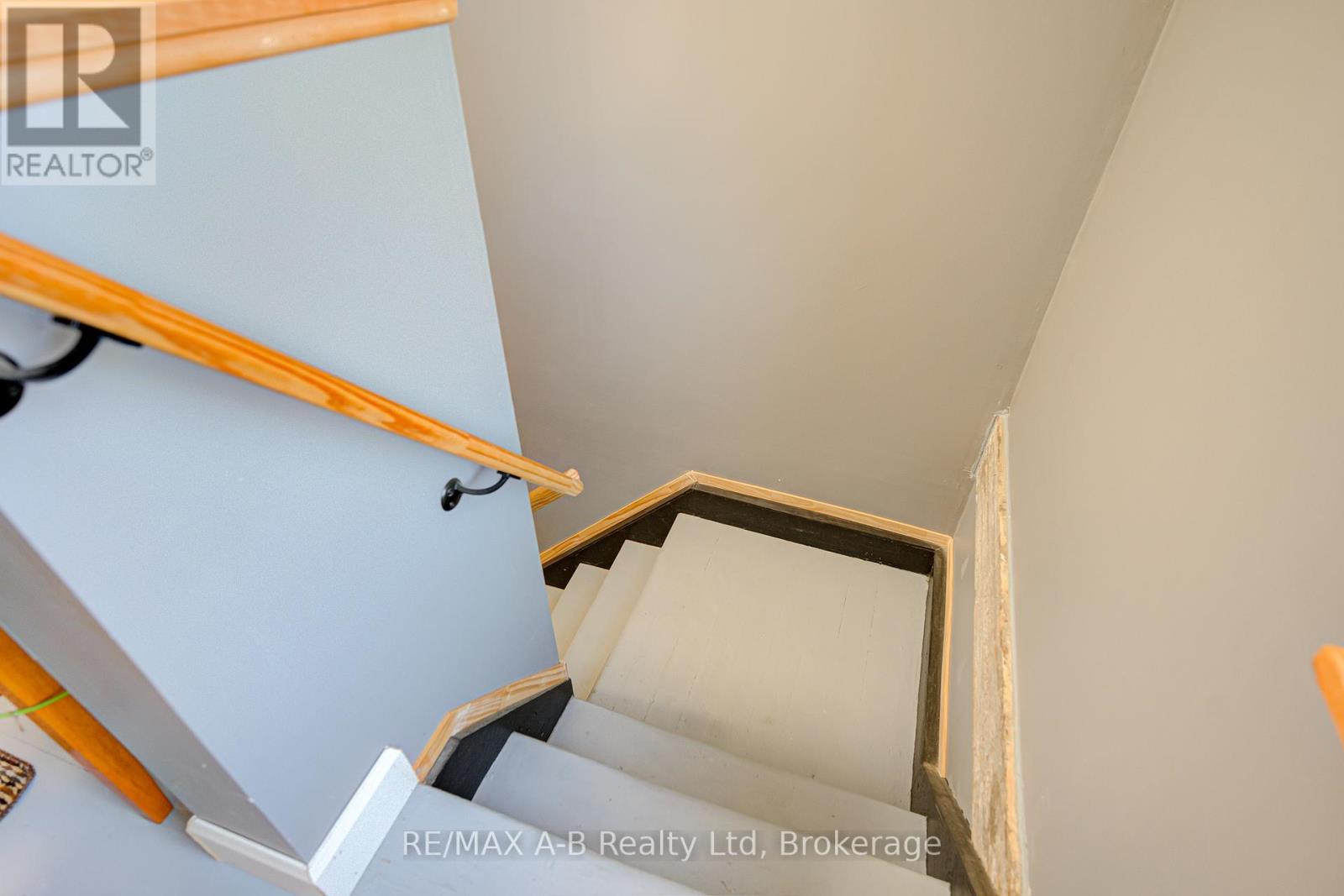 27 Brant Street, Stratford, Ontario  N5A 3X1 - Photo 21 - X12436157