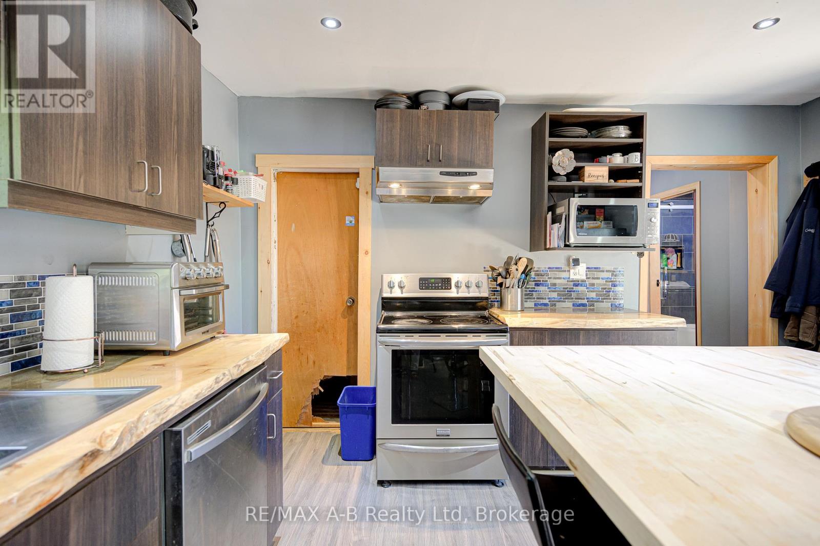 27 Brant Street, Stratford, Ontario  N5A 3X1 - Photo 20 - X12436157