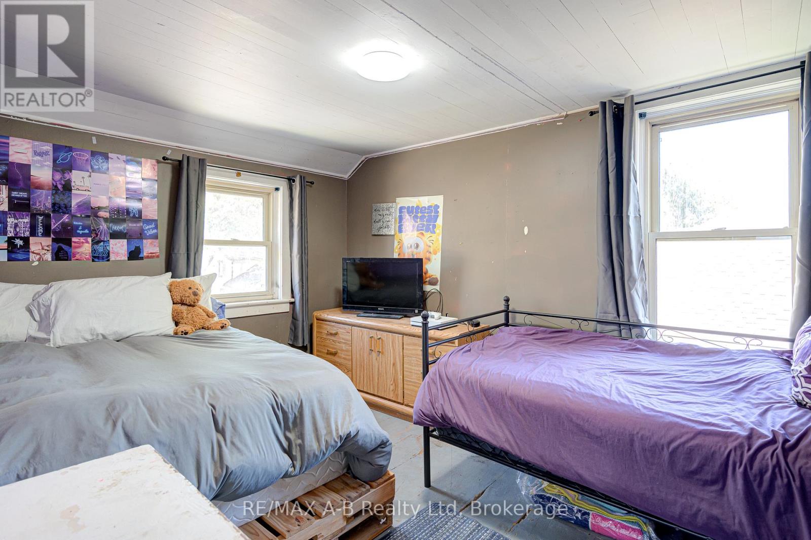 27 Brant Street, Stratford, Ontario  N5A 3X1 - Photo 29 - X12436157