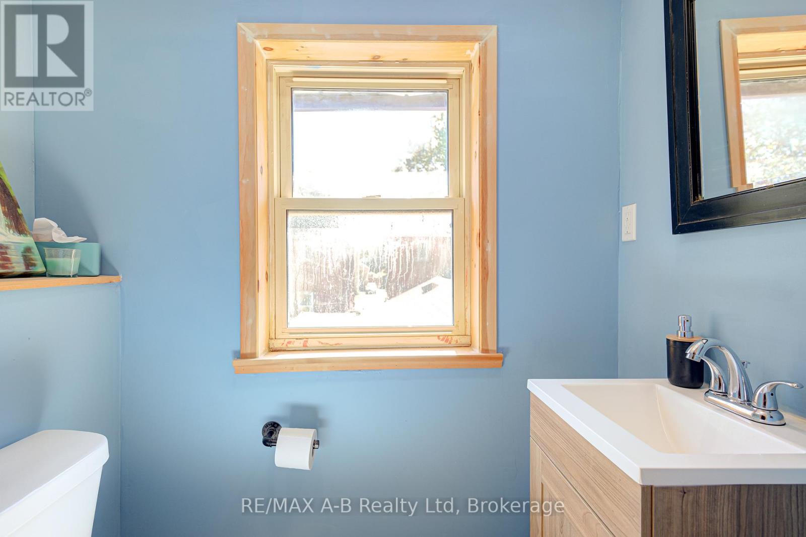27 Brant Street, Stratford, Ontario  N5A 3X1 - Photo 23 - X12436157