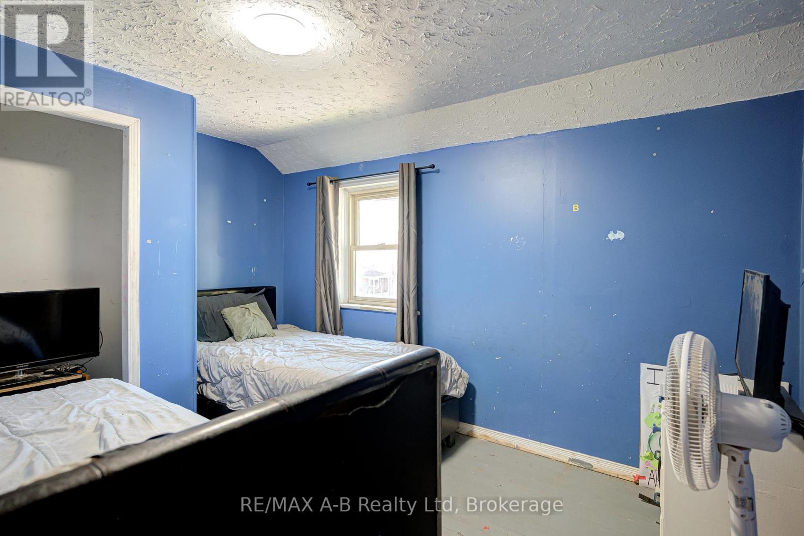 27 Brant Street, Stratford, Ontario  N5A 3X1 - Photo 31 - X12436157