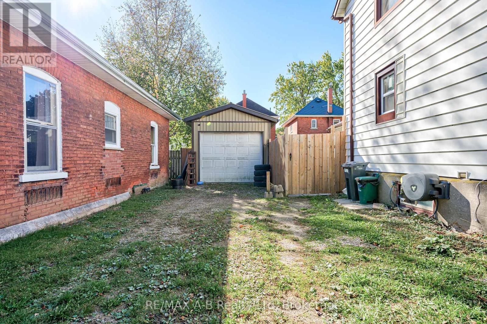 27 Brant Street, Stratford, Ontario  N5A 3X1 - Photo 50 - X12436157