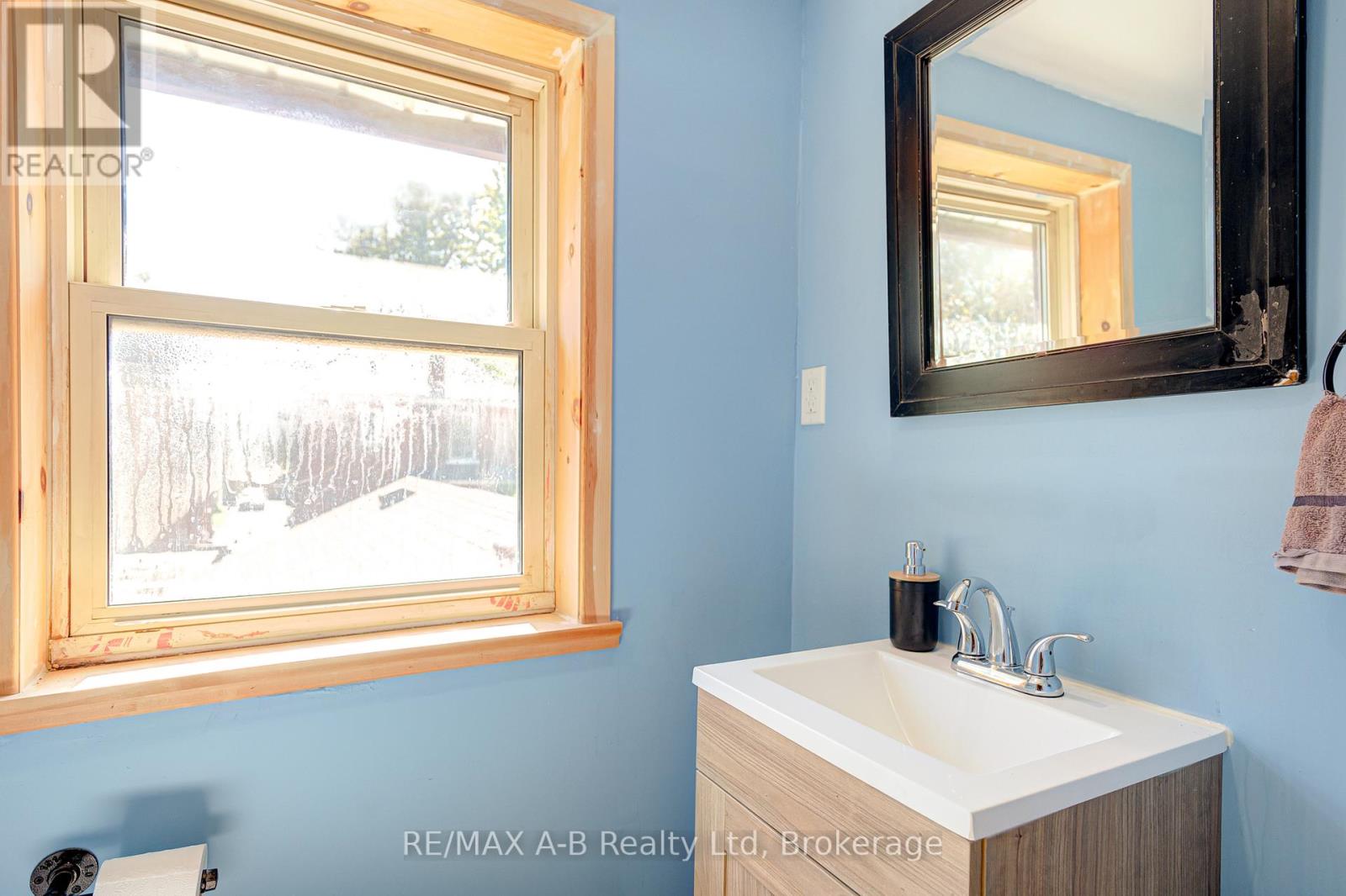 27 Brant Street, Stratford, Ontario  N5A 3X1 - Photo 24 - X12436157