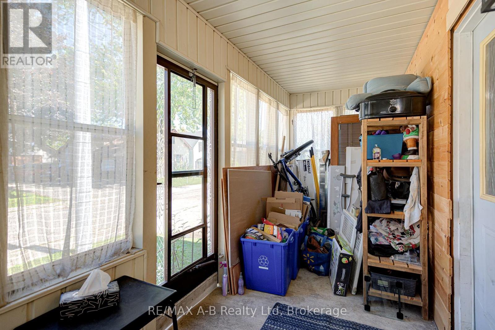 27 Brant Street, Stratford, Ontario  N5A 3X1 - Photo 8 - X12436157