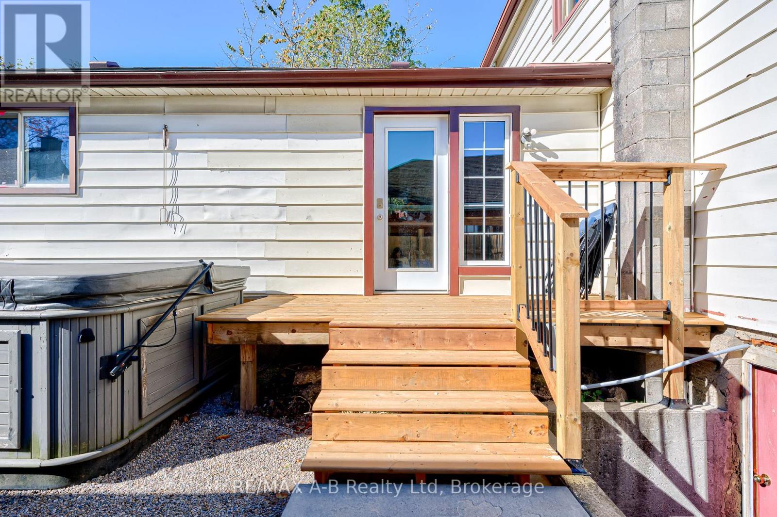 27 Brant Street, Stratford, Ontario  N5A 3X1 - Photo 46 - X12436157