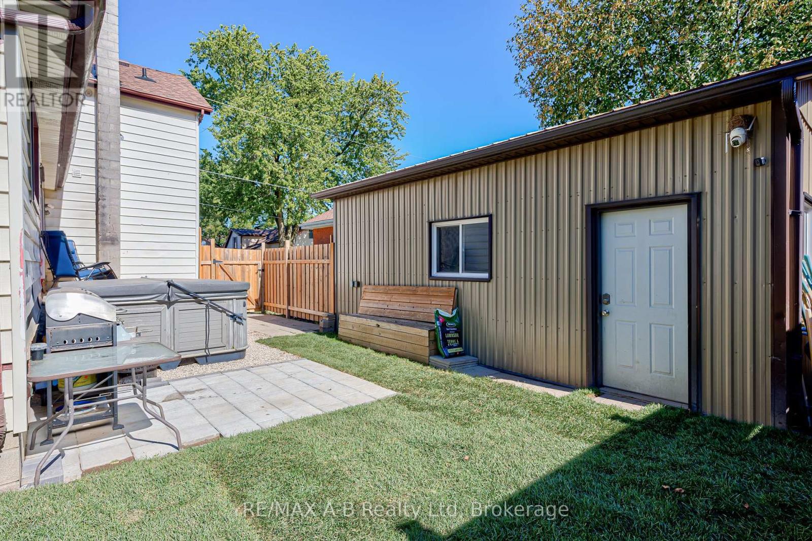 27 Brant Street, Stratford, Ontario  N5A 3X1 - Photo 5 - X12436157