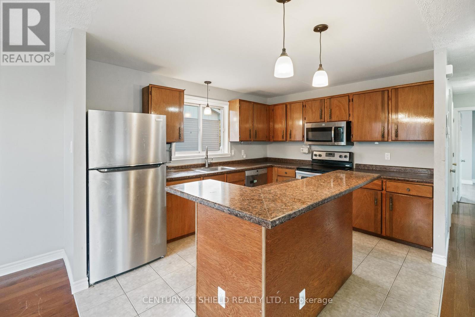 1130 Sydney Street, Cornwall, Ontario  K6H 6A1 - Photo 10 - X12464203