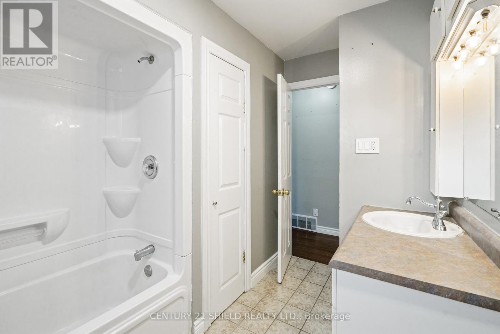 1130 Sydney Street, Cornwall, Ontario  K6H 6A1 - Photo 20 - X12464203