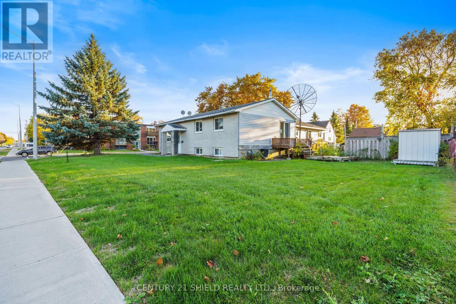 1130 Sydney Street, Cornwall, Ontario  K6H 6A1 - Photo 3 - X12464203