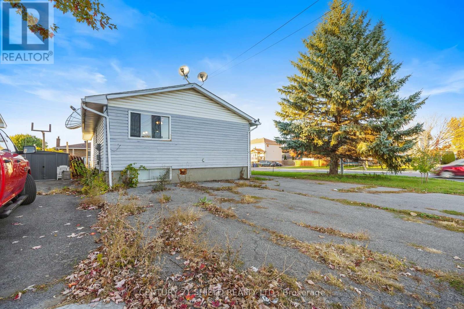 1130 Sydney Street, Cornwall, Ontario  K6H 6A1 - Photo 4 - X12464203