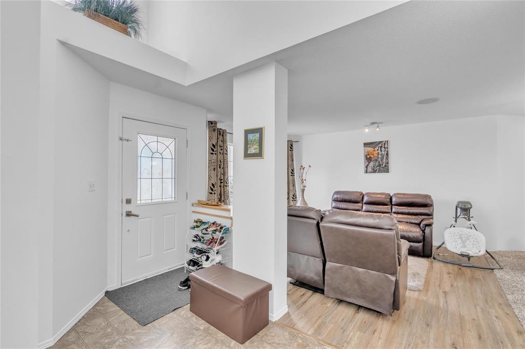 26 Danford Drive, Winnipeg, Manitoba  R2V 4X6 - Photo 3 - 202526586